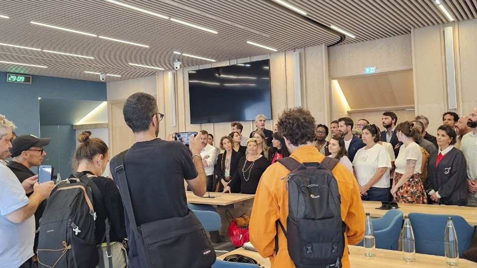 Réaction du groupe oui grenoble aux violences commises par le groupe lfi aux portes du conseil municipal